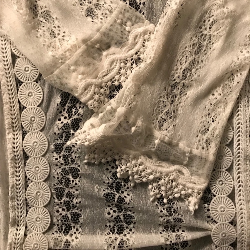 ⭐️ 2/$10 DONATING MONDAY Charlotte Russe Kimono